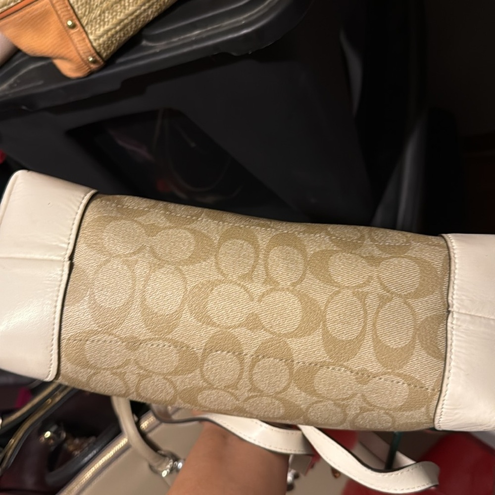 Coach Beige and Cream Tote Bag zip top signature canvas style comes with charm - Picture 10 of 11